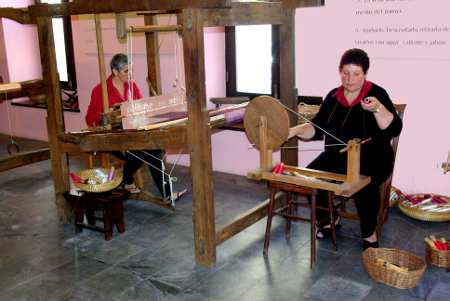 Weaving silk, El Paso silk museum, La Palma, Canary Islands