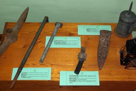 Tools for cultivating bananas Tools for cultivating bananas, Banana museum, Tazacorte