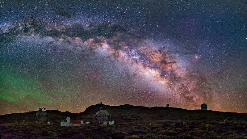 The observatory at the Roque de Los Muchachos at night. Credit: Daniel Lopez. ASCII Kolor stitching | 4 pictures | Size: 8667 x 4915 | FOV: 120.27 x 68.20 ~ 24.43 | RMS: 2.75 | Lens: Standard | Projection: Spherical | Color: LDR |