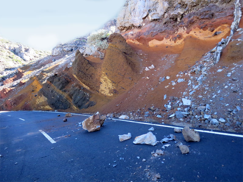 Rocks on the road to the Roque de Los Muchachos